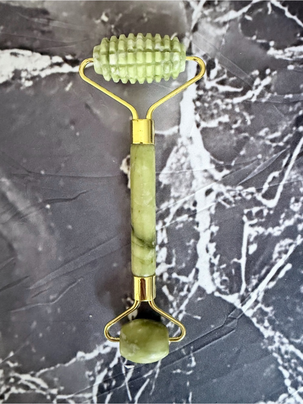 Jade Facial Roller – Revitalizing Skin Massager